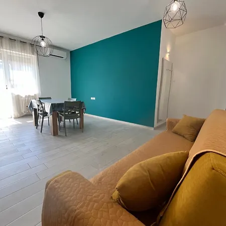 Estro Luxury דירה